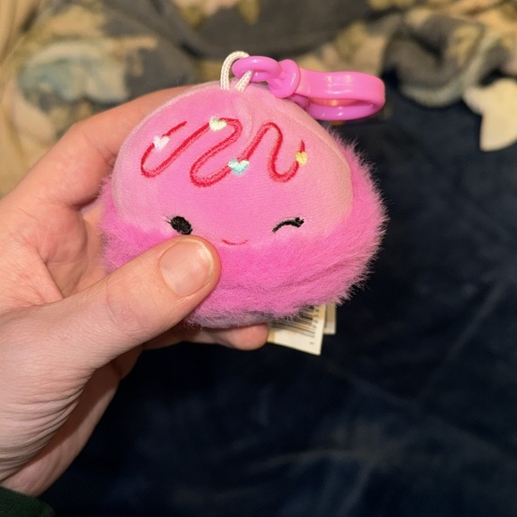 Middy the macaroon valentines squishmallow clip NWT - Picture 2 of 5